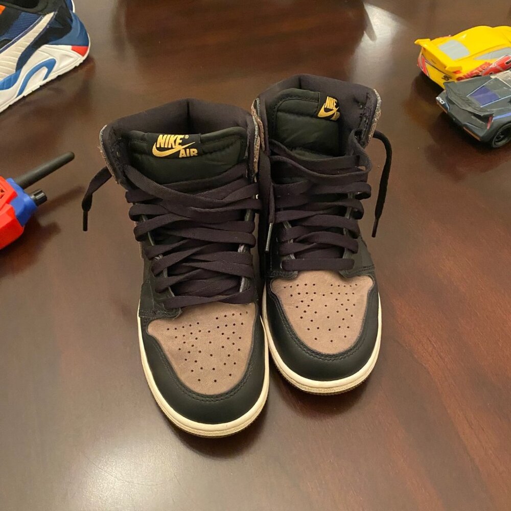 Boys size 3.5 Nike Shoes